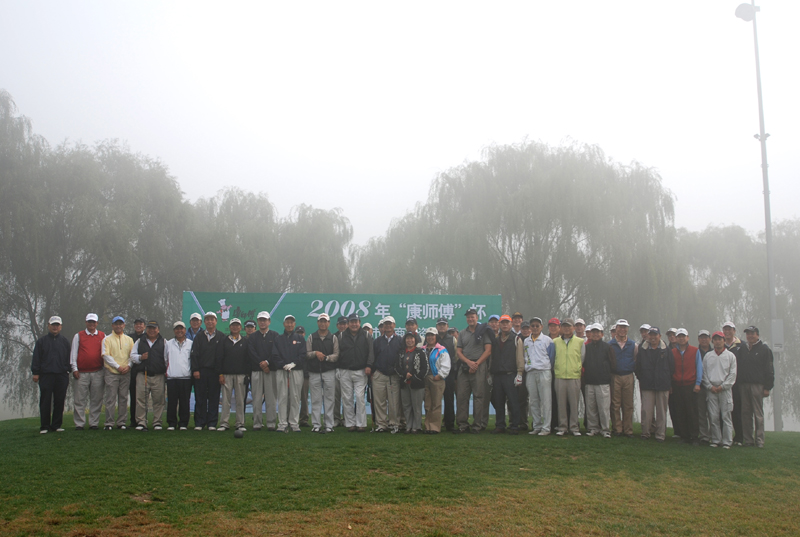 紅日驅云霧  揮桿舞金秋