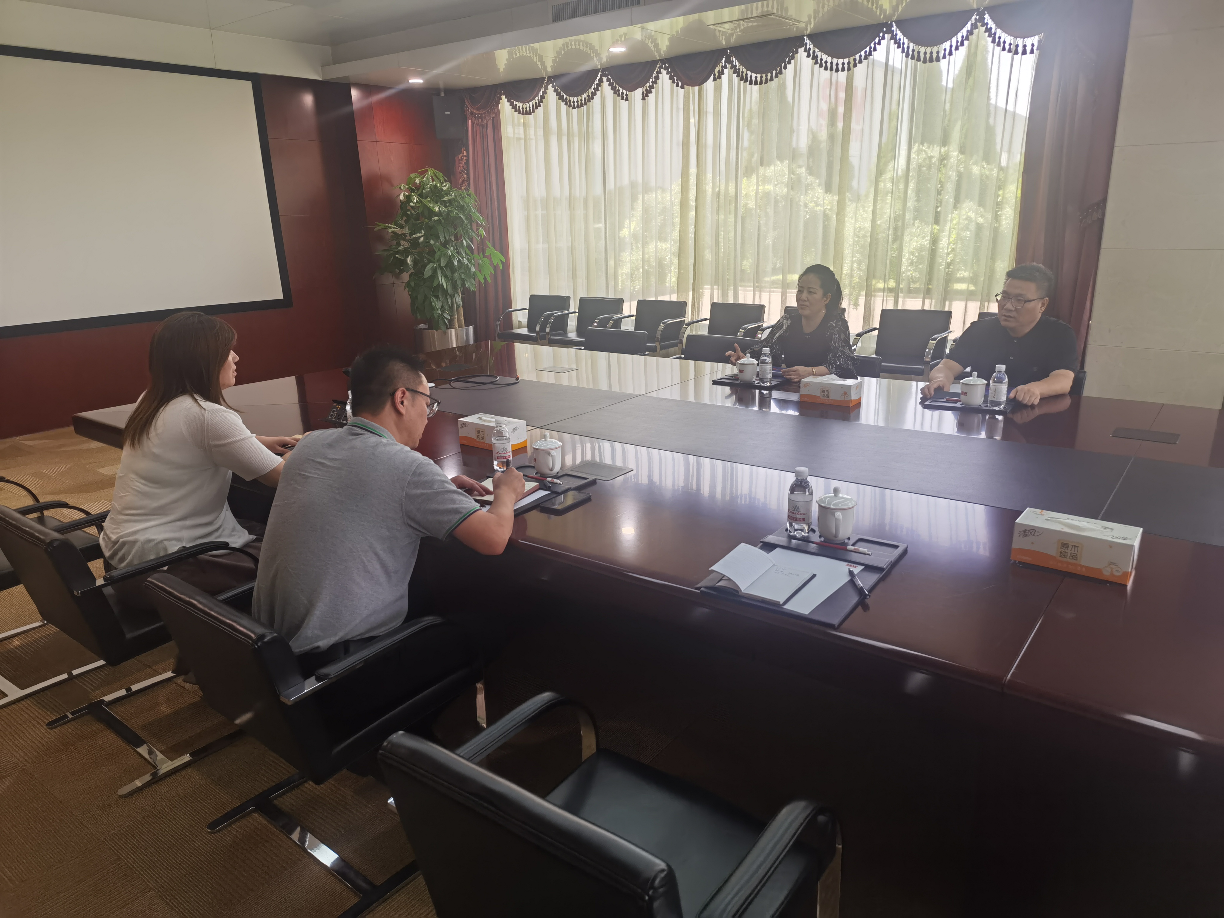 市外協(xié)會(huì)慰問走訪企業(yè)(圖3)